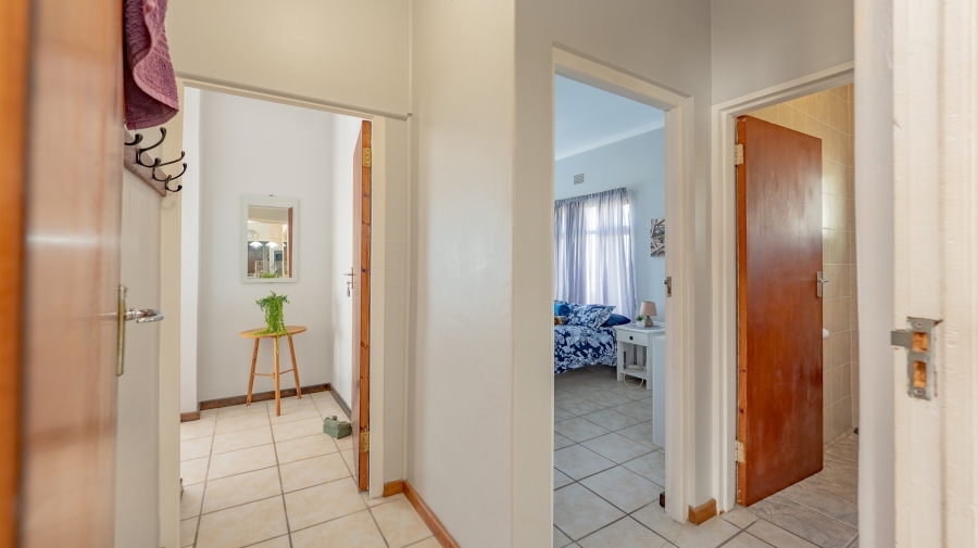 4 Bedroom Property for Sale in Struisbaai Western Cape